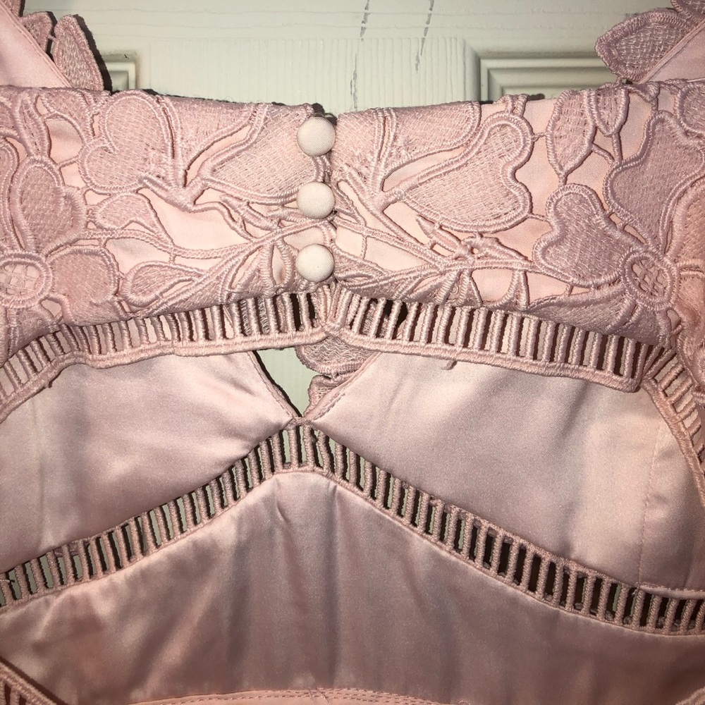 Woman’s lace dress - Picture 5 of 8